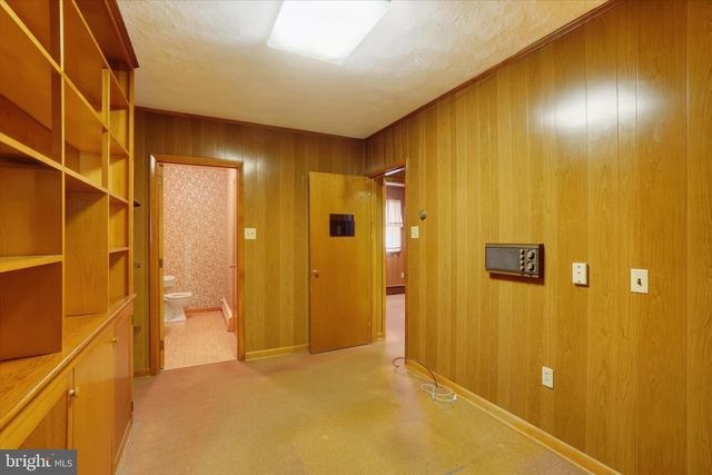 24 SPRINGWOOD AVE, Stewartstown, PA 17363