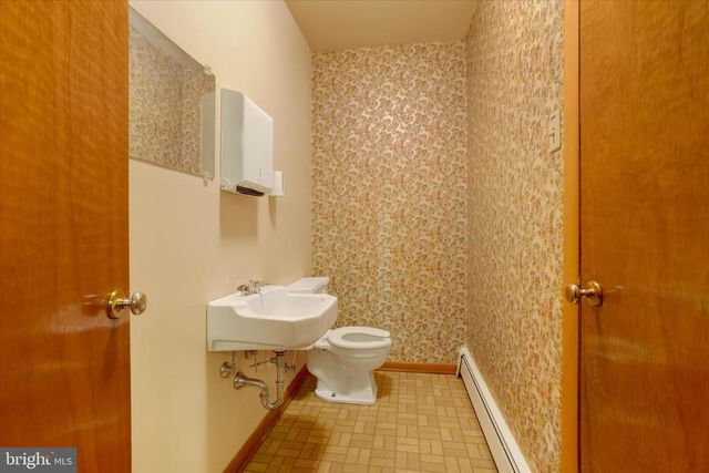 24 SPRINGWOOD AVE, Stewartstown, PA 17363