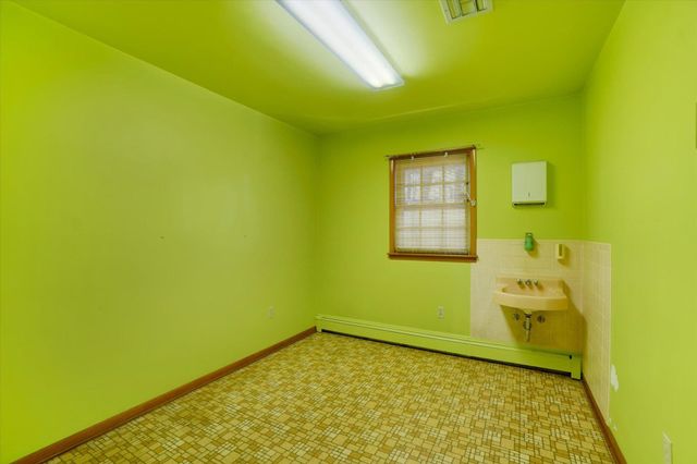 24 SPRINGWOOD AVE, Stewartstown, PA 17363