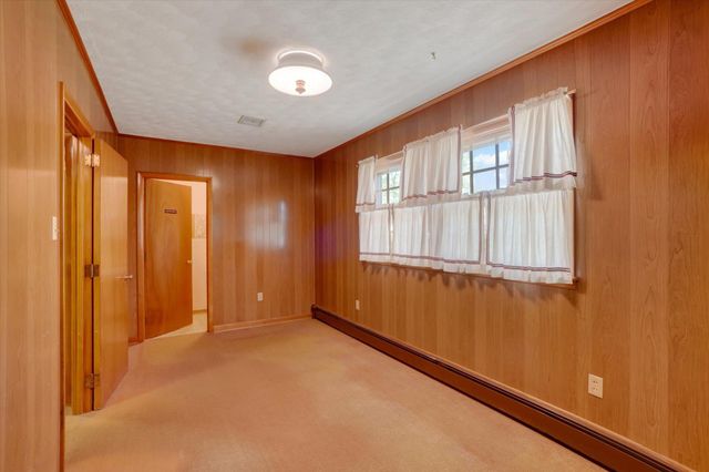 24 SPRINGWOOD AVE, Stewartstown, PA 17363