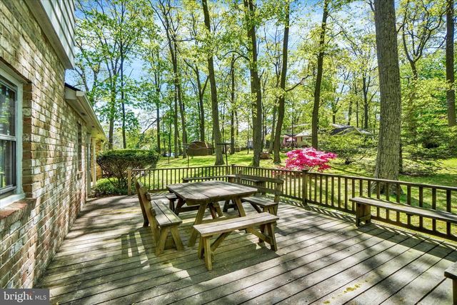 24 SPRINGWOOD AVE, Stewartstown, PA 17363