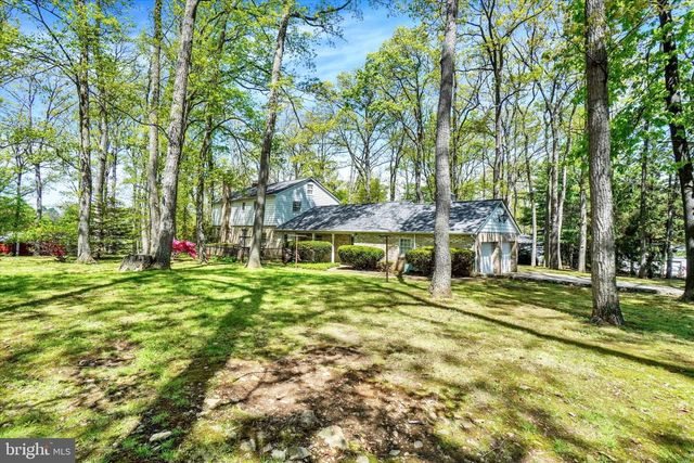 24 SPRINGWOOD AVE, Stewartstown, PA 17363