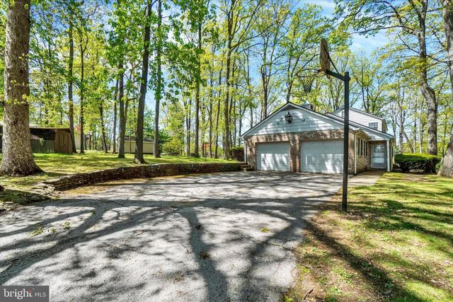 24 SPRINGWOOD AVE, Stewartstown, PA 17363