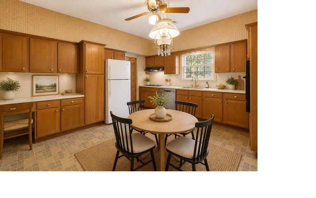 24 SPRINGWOOD AVE, Stewartstown, PA 17363