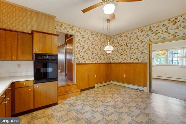 24 SPRINGWOOD AVE, Stewartstown, PA 17363