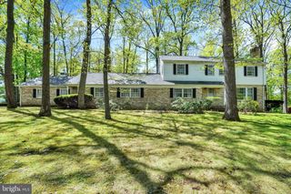 24 SPRINGWOOD AVE, Stewartstown, PA 17363