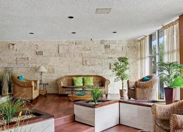 4675 W 18th Ct 409, Hialeah, FL 33012