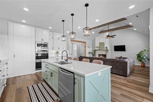 1257 Malone Road, Gentry, AR 72734