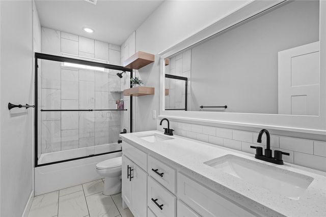 1257 Malone Road, Gentry, AR 72734