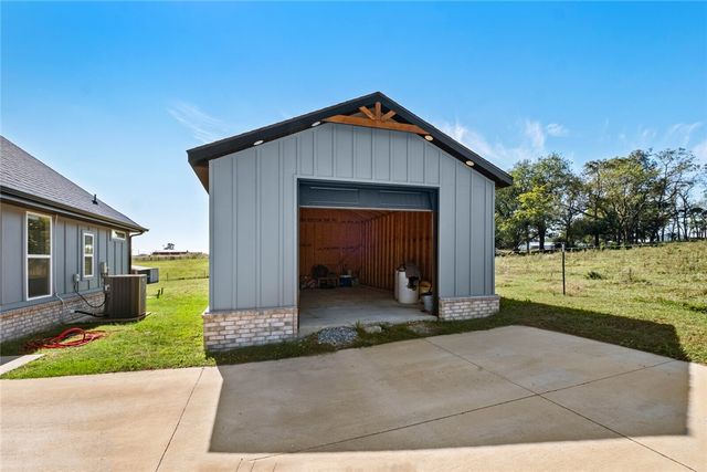 1257 Malone Road, Gentry, AR 72734