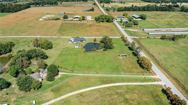1257 Malone Road, Gentry, AR 72734