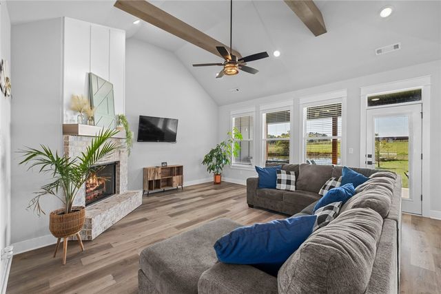 1257 Malone Road, Gentry, AR 72734