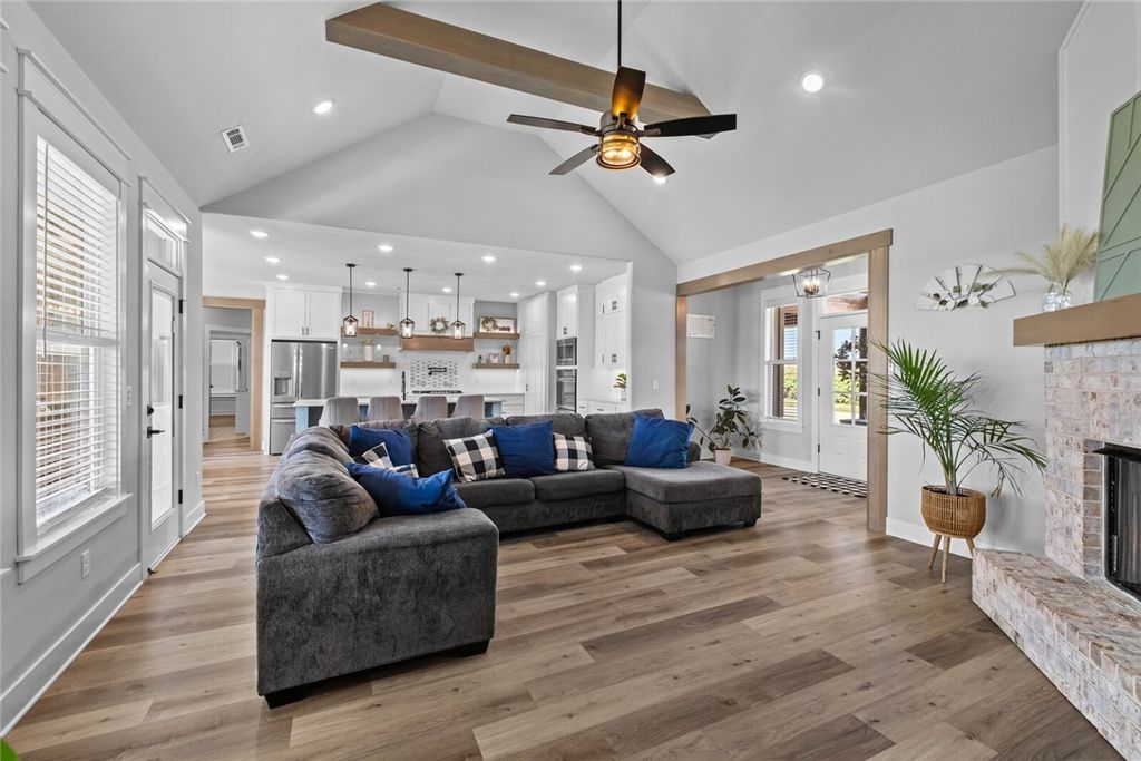 1257 Malone Road, Gentry, AR 72734