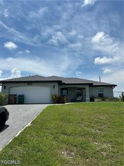 1912 NE 2 PL, Cape Coral, FL 33909