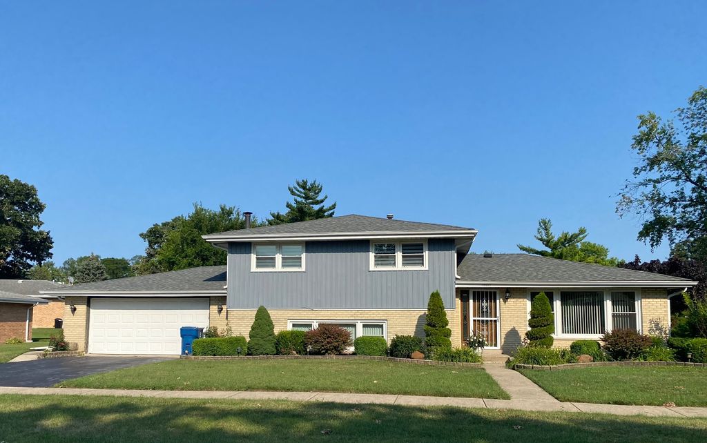 10507 S Terry Drive, Palos Hills, IL 60465