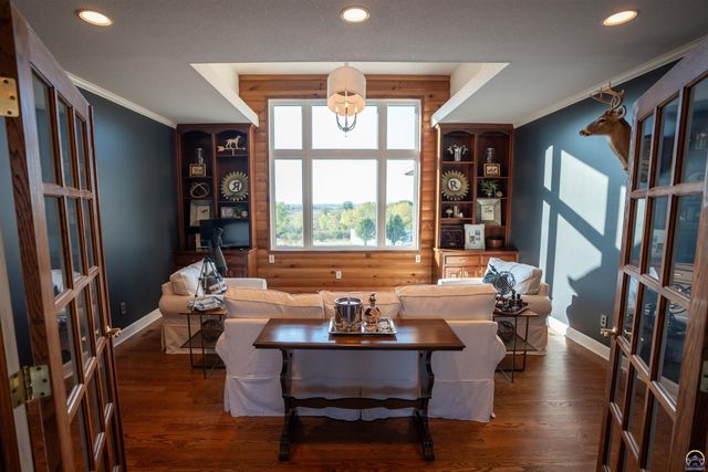 5721 NW Humphrey RD, Topeka, KS 66618