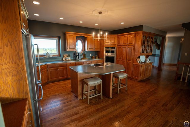 5721 NW Humphrey RD, Topeka, KS 66618