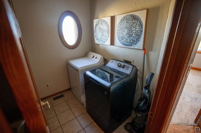 5721 NW Humphrey RD, Topeka, KS 66618