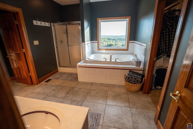 5721 NW Humphrey RD, Topeka, KS 66618