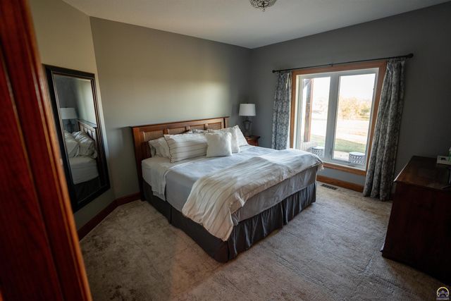 5721 NW Humphrey RD, Topeka, KS 66618