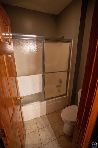 5721 NW Humphrey RD, Topeka, KS 66618