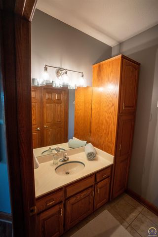 5721 NW Humphrey RD, Topeka, KS 66618