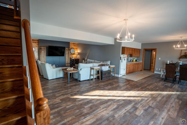 5721 NW Humphrey RD, Topeka, KS 66618