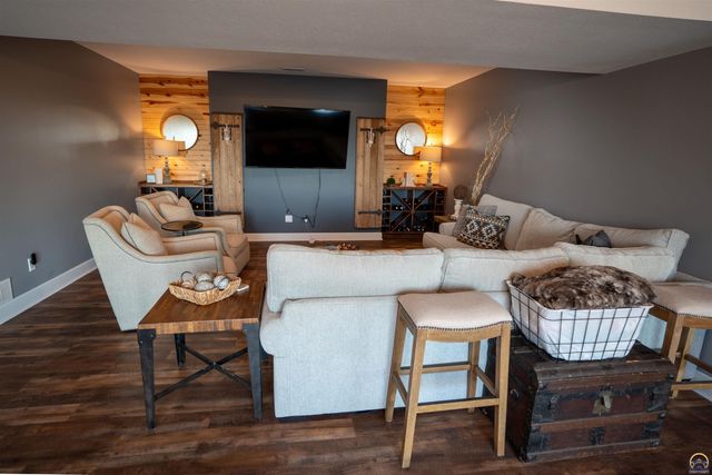 5721 NW Humphrey RD, Topeka, KS 66618