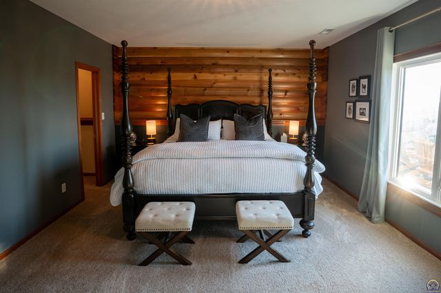 5721 NW Humphrey RD, Topeka, KS 66618