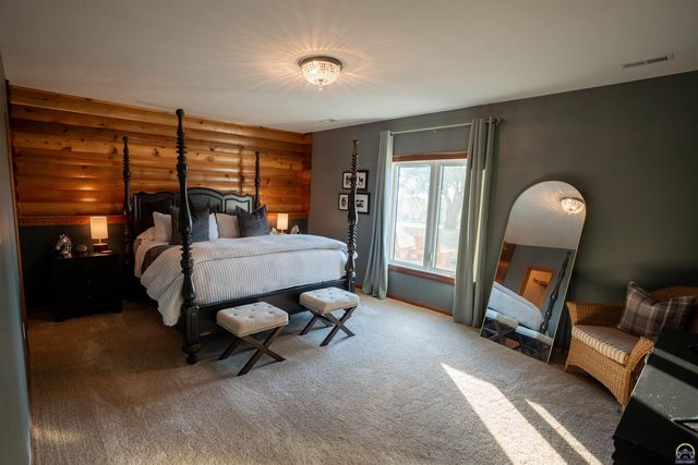 5721 NW Humphrey RD, Topeka, KS 66618