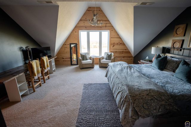 5721 NW Humphrey RD, Topeka, KS 66618