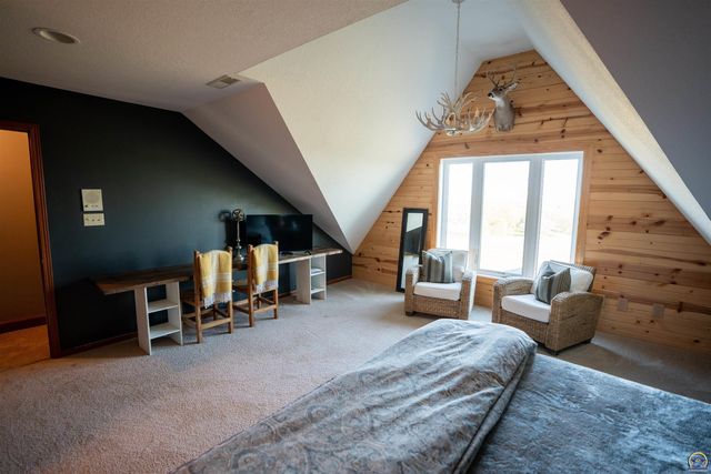 5721 NW Humphrey RD, Topeka, KS 66618