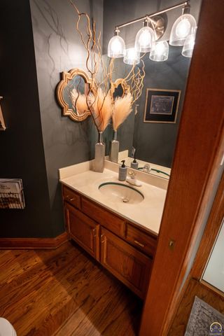 5721 NW Humphrey RD, Topeka, KS 66618