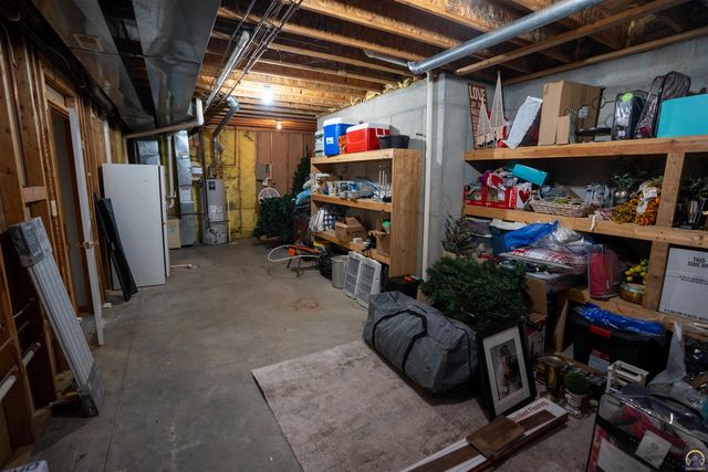 5721 NW Humphrey RD, Topeka, KS 66618