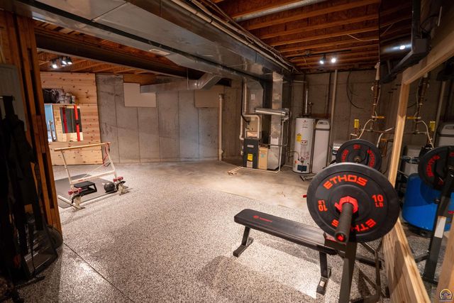 5721 NW Humphrey RD, Topeka, KS 66618