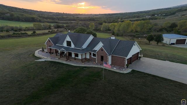 5721 NW Humphrey RD, Topeka, KS 66618