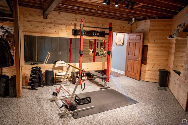 5721 NW Humphrey RD, Topeka, KS 66618