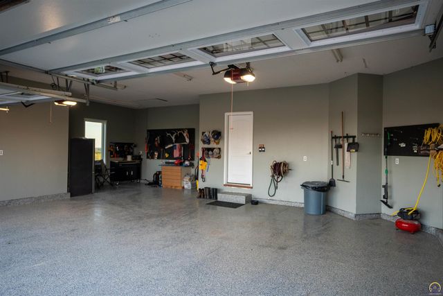 5721 NW Humphrey RD, Topeka, KS 66618