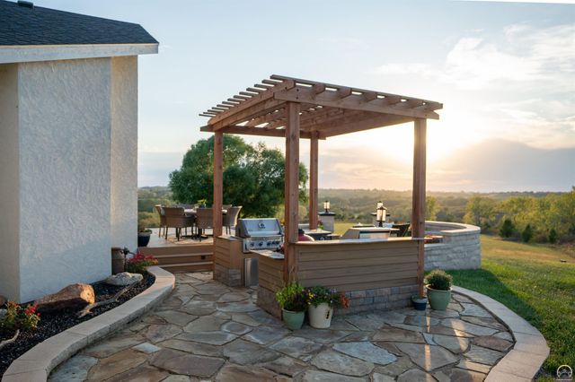 5721 NW Humphrey RD, Topeka, KS 66618