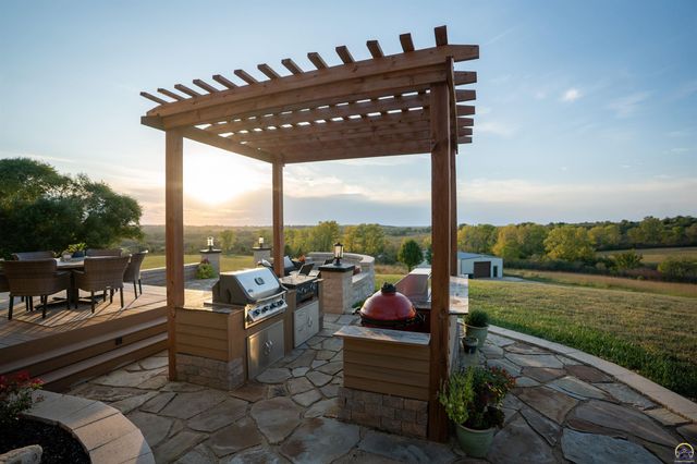 5721 NW Humphrey RD, Topeka, KS 66618