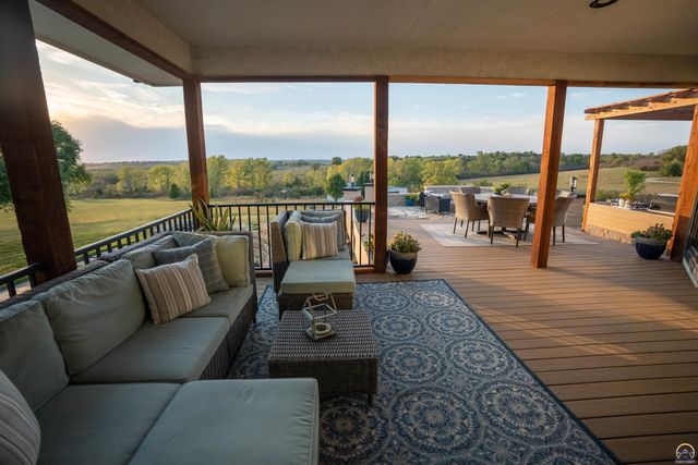 5721 NW Humphrey RD, Topeka, KS 66618