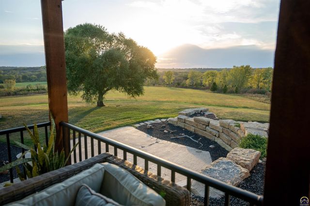 5721 NW Humphrey RD, Topeka, KS 66618