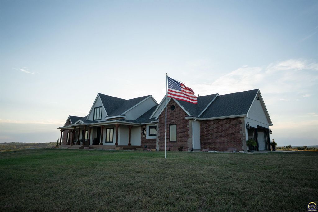 5721 NW Humphrey RD, Topeka, KS 66618