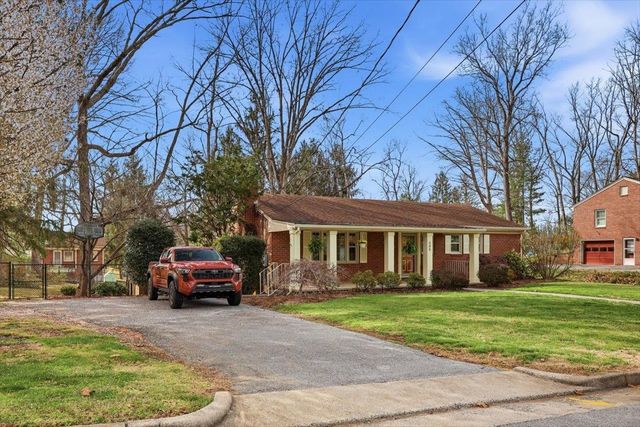 408 ROBIN ST, Staunton, VA 24401