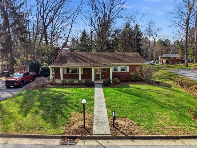 408 ROBIN ST, Staunton, VA 24401