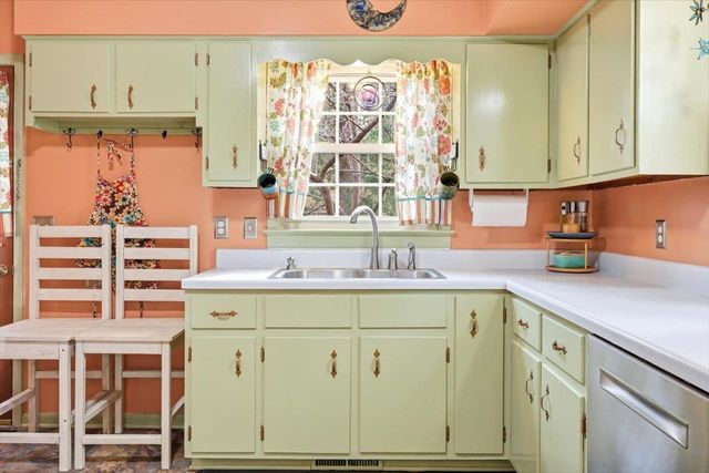 408 ROBIN ST, Staunton, VA 24401