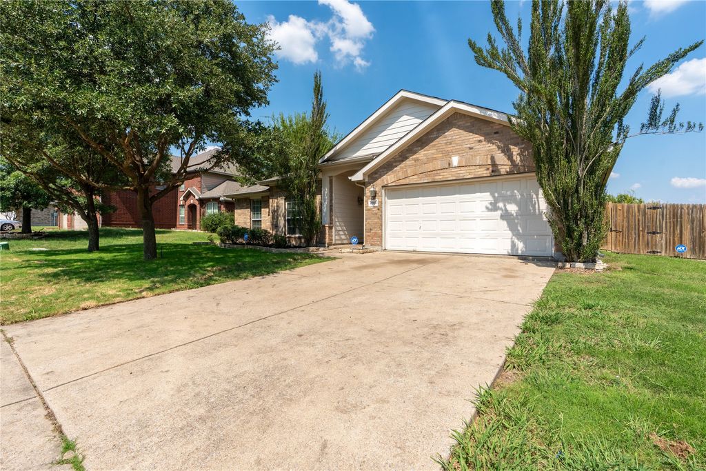 2105 Sumac Drive, Forney, TX 75126