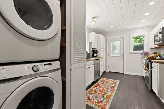 44 Lakeshore Dr, Essex, MA 01929