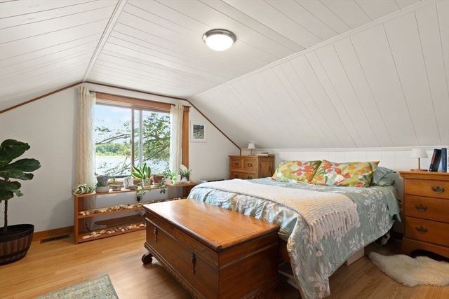 44 Lakeshore Dr, Essex, MA 01929