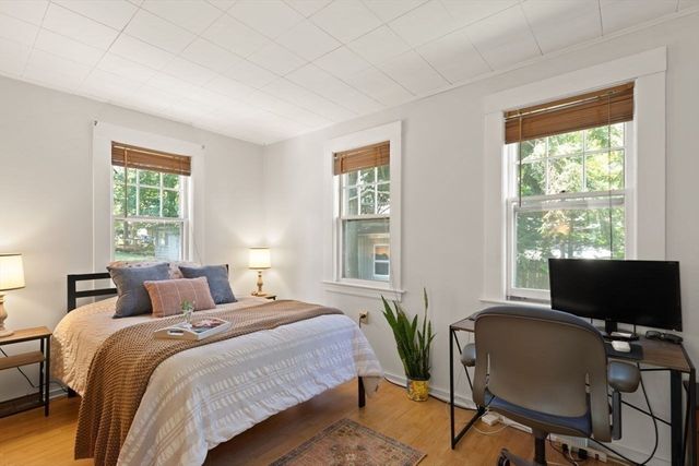 44 Lakeshore Dr, Essex, MA 01929